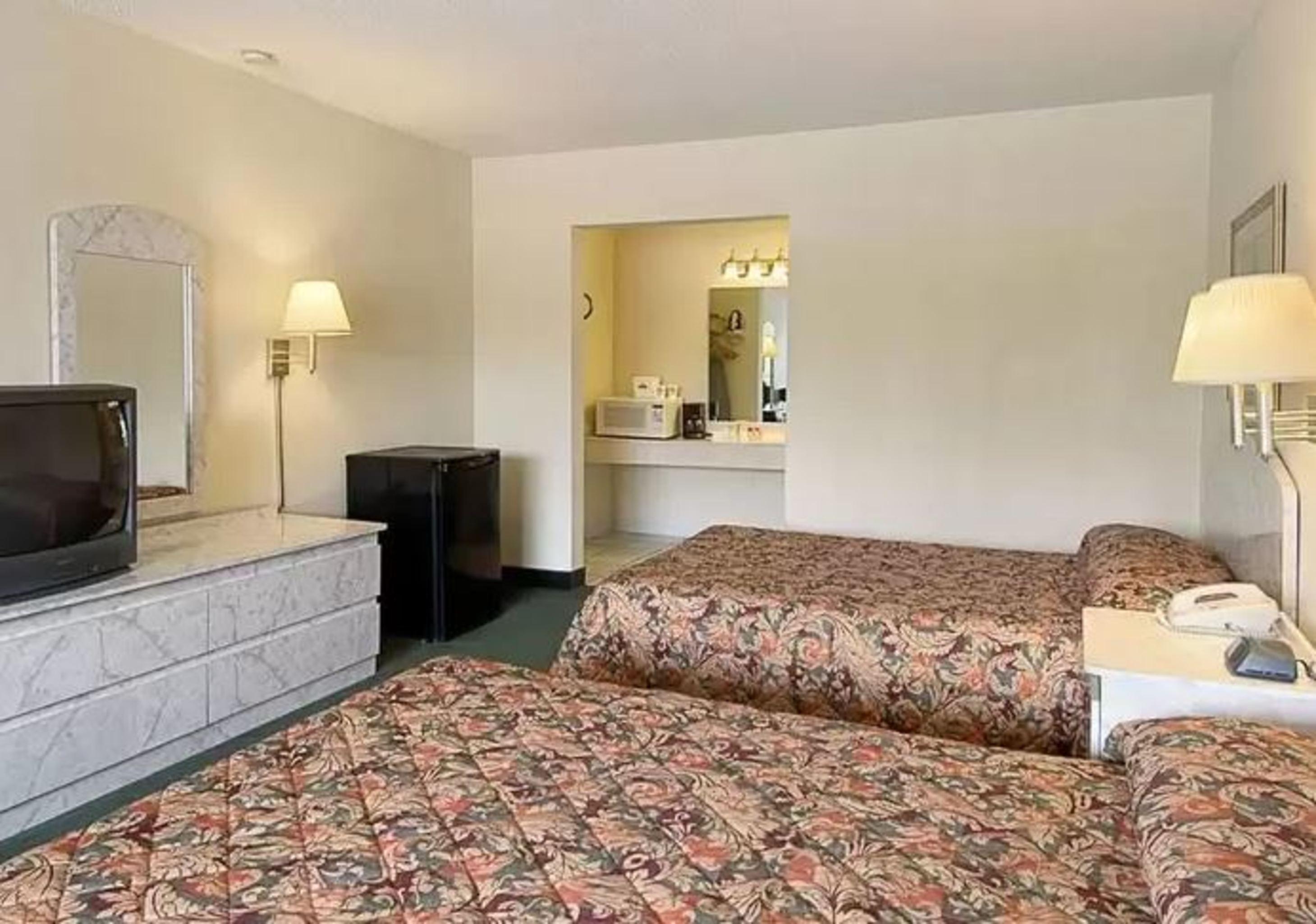 Days Inn By Wyndham Donalsonville Экстерьер фото