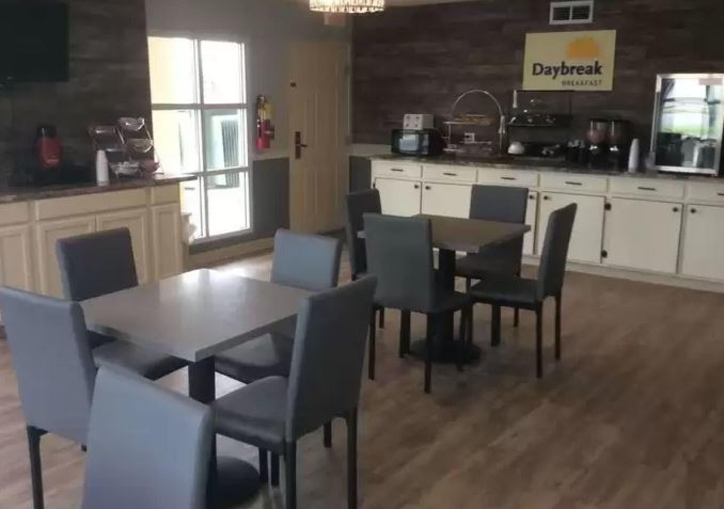 Days Inn By Wyndham Donalsonville Экстерьер фото
